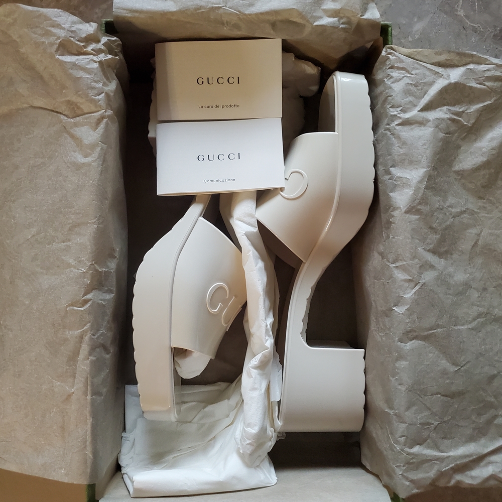 Gucci Cream Patent Platform Slide Mules - Picture 6 of 6